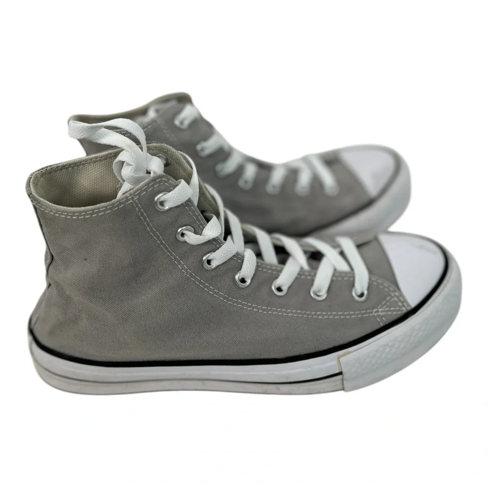 Converse Chuck Taylor |  Kid‎ Size 6 | High-Top |
